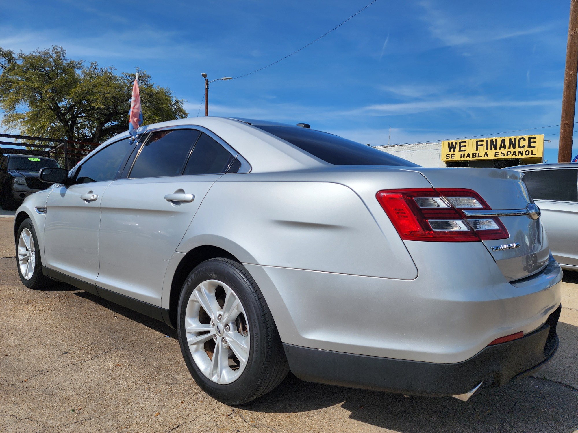 2015 Ford Taurus SE (1FAHP2D84FG) with an 3.5L V6 DOHC 24V engine, 6-Speed Automatic transmission, located at 2660 S.Garland Avenue, Garland, TX, 75041, (469) 298-3118, 32.885387, -96.656776 - Welcome to DallasAutos4Less, one of the Premier BUY HERE PAY HERE Dealers in the North Dallas Area. We specialize in financing to people with NO CREDIT or BAD CREDIT. We need proof of income, proof of residence, and a ID. Come buy your new car from us today!! This is a very well cared for 2015 FO - Photo #5